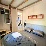 مكان تخييم La Tamarissiere *