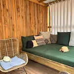 مكان تخييم La Tamarissiere
