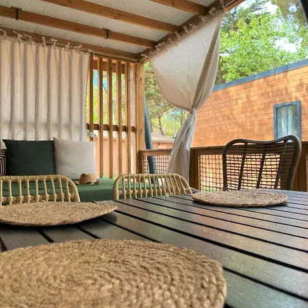 Camping La Tamarissière *