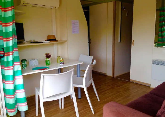 캠프장 La Tamarissiere 아그